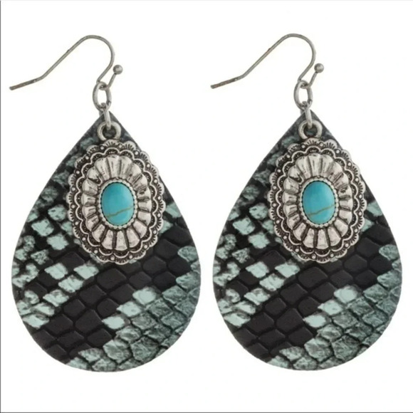 Boutique NWT boho Western snakeskin Earrings concho cowgirl - Picture 2 of 2